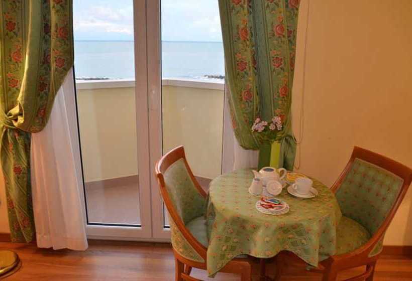 غرفة قياسية ثلاثية, Grand Hotel Montesilvano