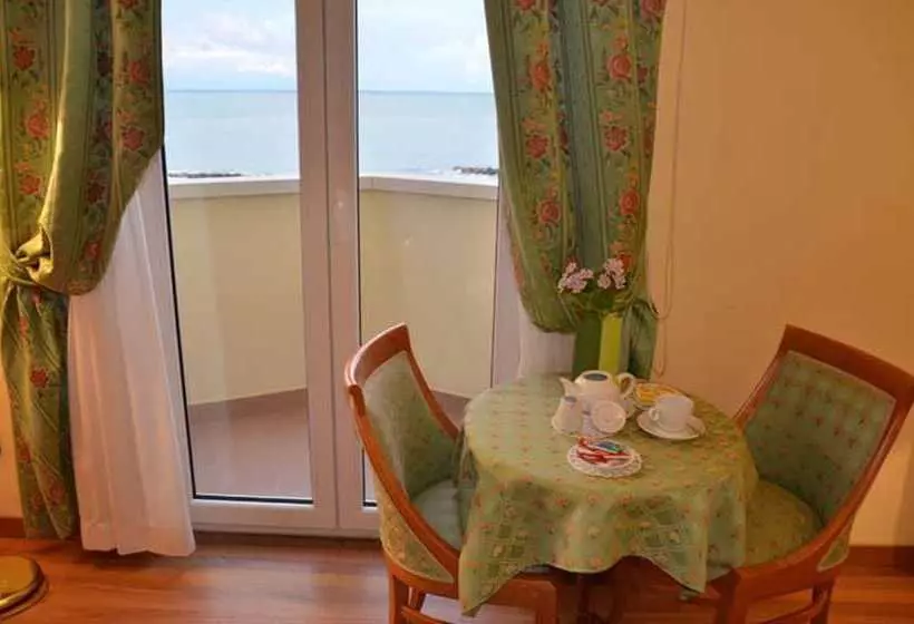 اتاق استاندارد سه نفره, Grand Hotel Montesilvano