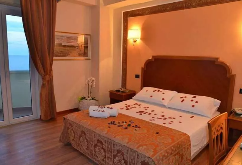 اتاق استاندارد سه نفره, Grand Hotel Montesilvano