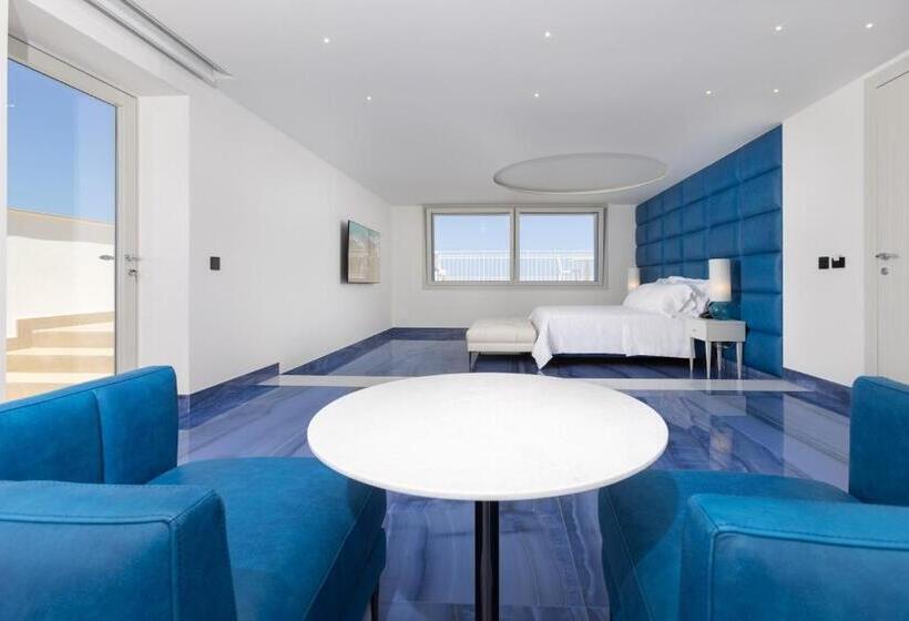 Люкс с Террасой, Grotta Palazzese Beach