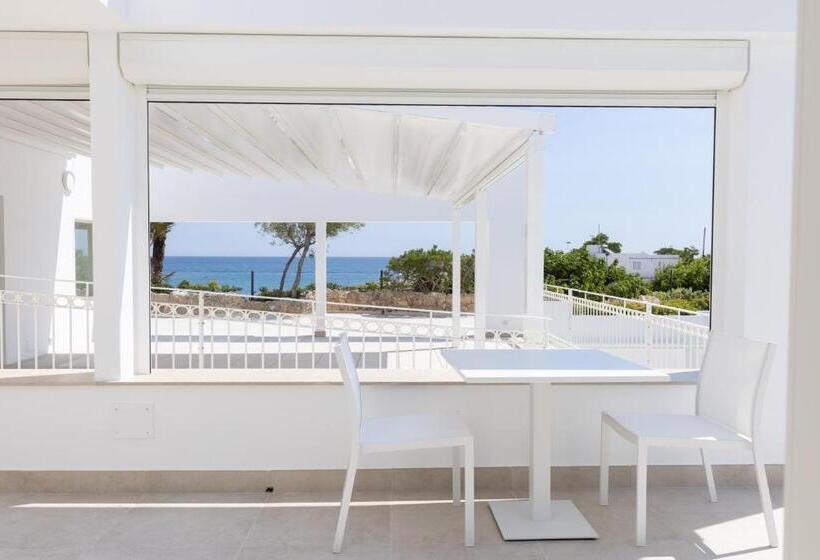 Люкс Повышенной Комфортности, Grotta Palazzese Beach