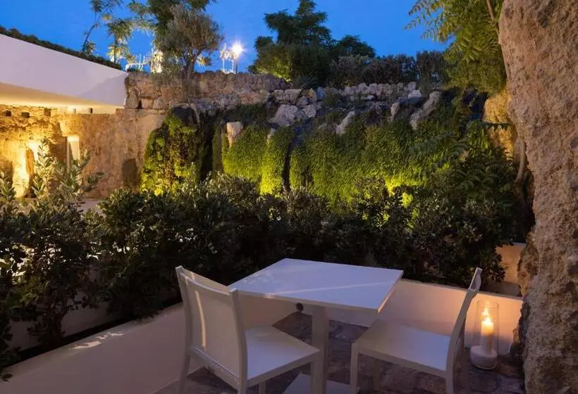 ガーデンビュースイート, Grotta Palazzese Beach