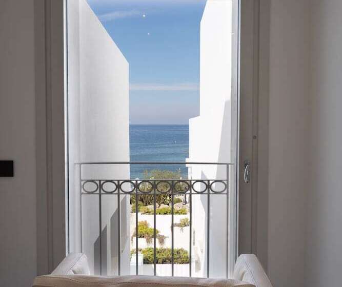 Люкс Вид на Море, Grotta Palazzese Beach