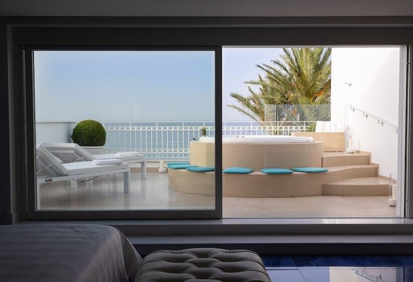 Люкс Вид на Море, Grotta Palazzese Beach