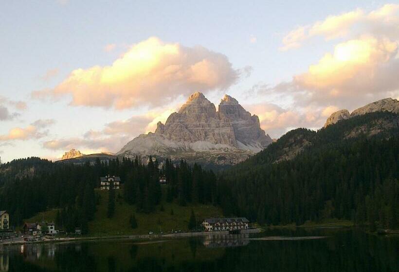 Superior room with lake view, Lavaredo