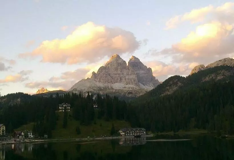 Superior room with lake view, Lavaredo
