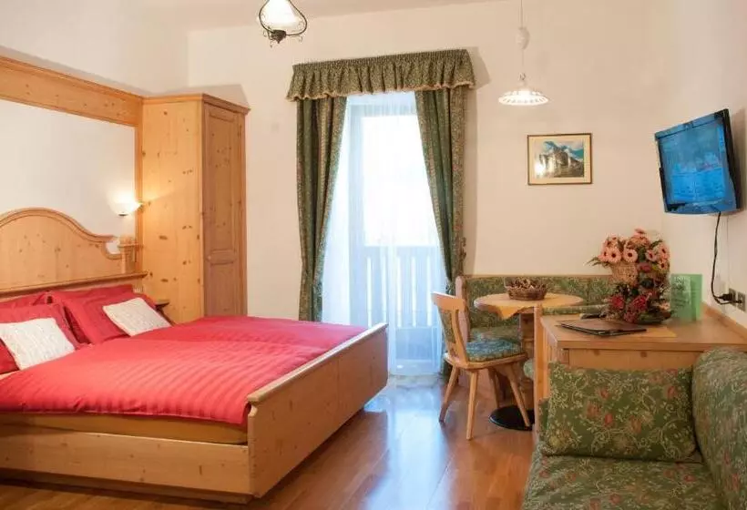 Superior room with lake view, Lavaredo