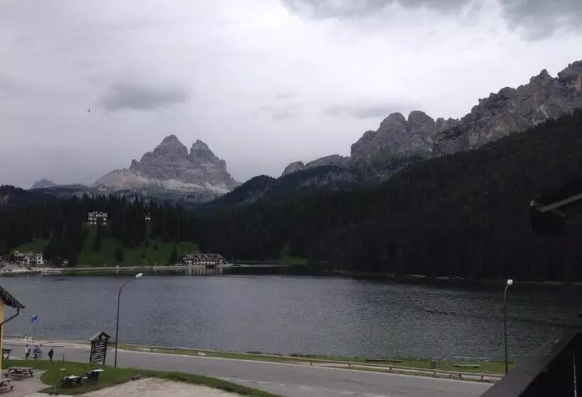 اتاق استاندارد با چشم‌انداز دریاچه, Lavaredo