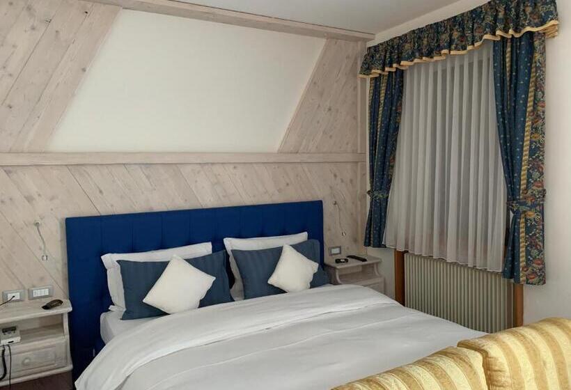 غرفة قياسية مطلّة علي البحيرة, Lavaredo