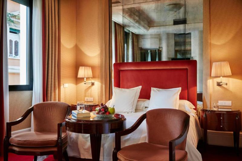 اتاق سوپریور, Lord Byron   Small Luxury Hotels Of The World
