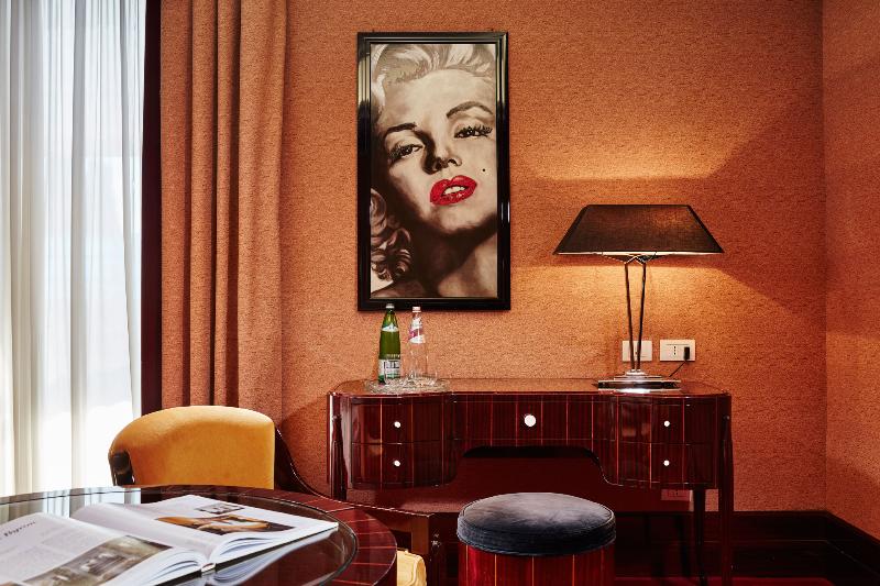 سوییت جونیور, Lord Byron   Small Luxury Hotels Of The World