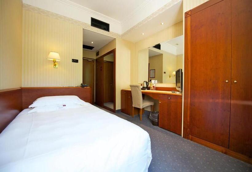 اتاق استاندارد یک نفره, Mercure Reggio Emilia Centro Astoria