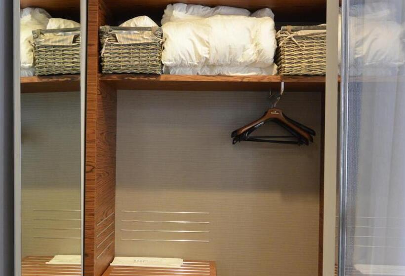 디럭스 룸, Moderno