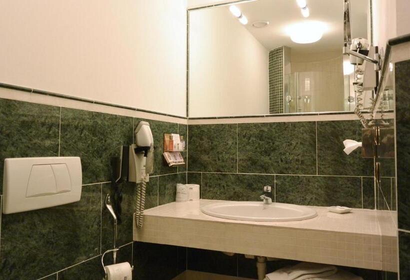 디럭스 룸, Moderno