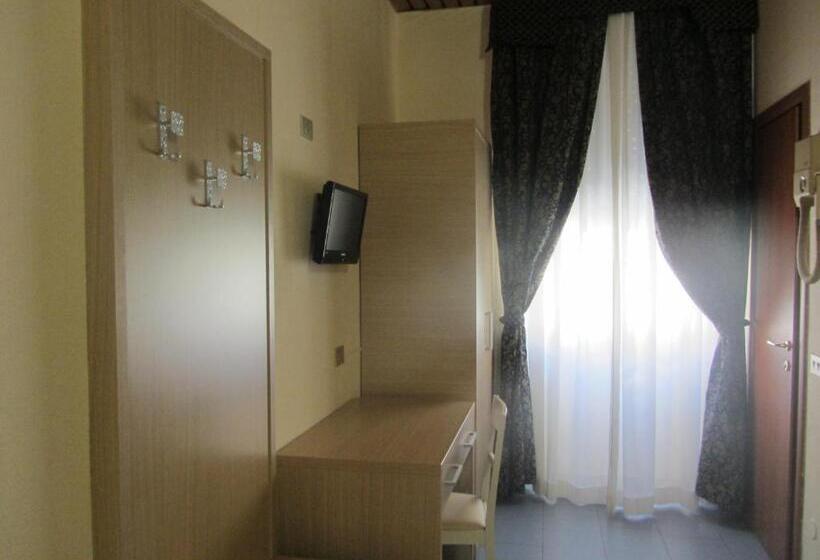 3-Bett-Standardzimmer, Nizza