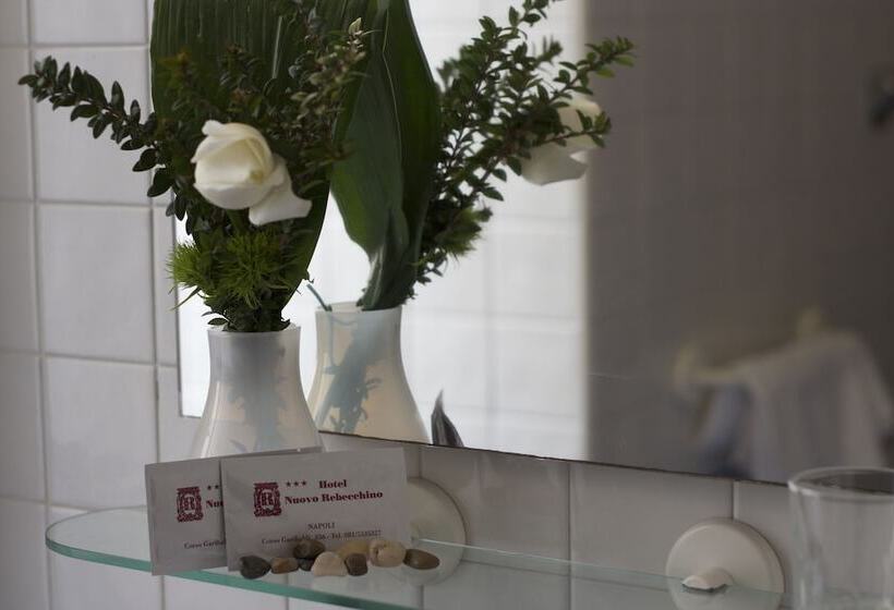 اتاق لوکس با وان آب گرم, Nuovo Rebecchino