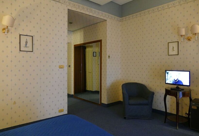 اتاق لوکس با وان آب گرم, Nuovo Rebecchino