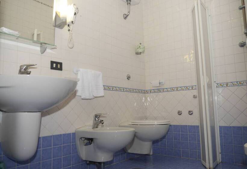 اتاق استاندارد سه نفره, Nuovo Rebecchino