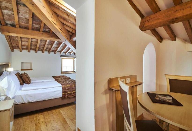 Люкс, Portici Romantik & Wellness