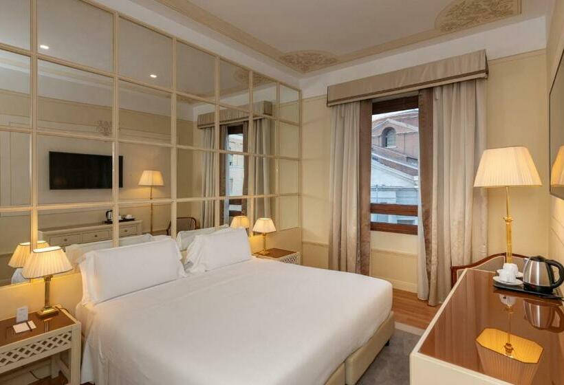סוויטה, Radisson Blu Ghr , Rome