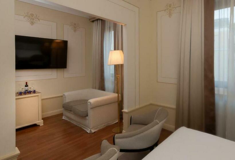 סוויטת ג'וניור, Radisson Blu Ghr , Rome