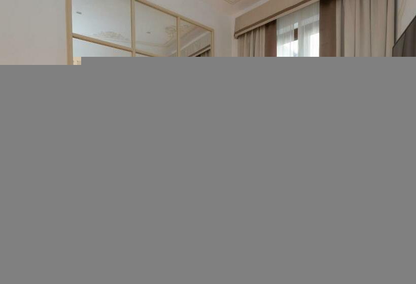 סוויטת ג'וניור, Radisson Blu Ghr , Rome