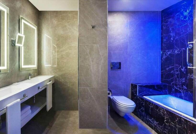 جناح جونيور, Radisson Blu Ghr , Rome