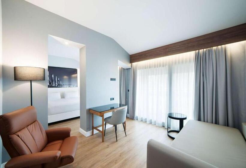 جناح, Radisson Blu Ghr , Rome