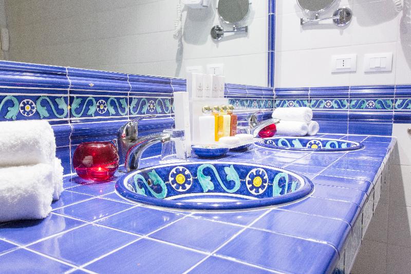 جناح جونيور, Radisson Blu Ghr , Rome