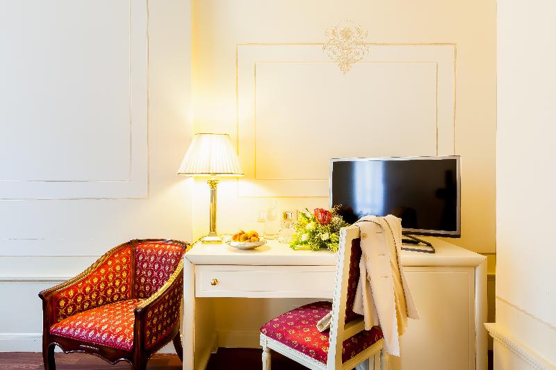 جناح جونيور, Radisson Blu Ghr , Rome