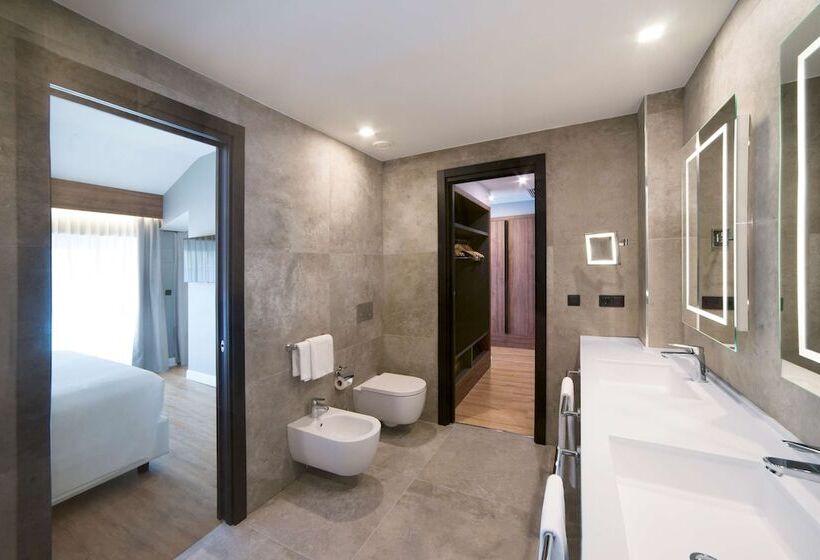 جناح, Radisson Blu Ghr , Rome