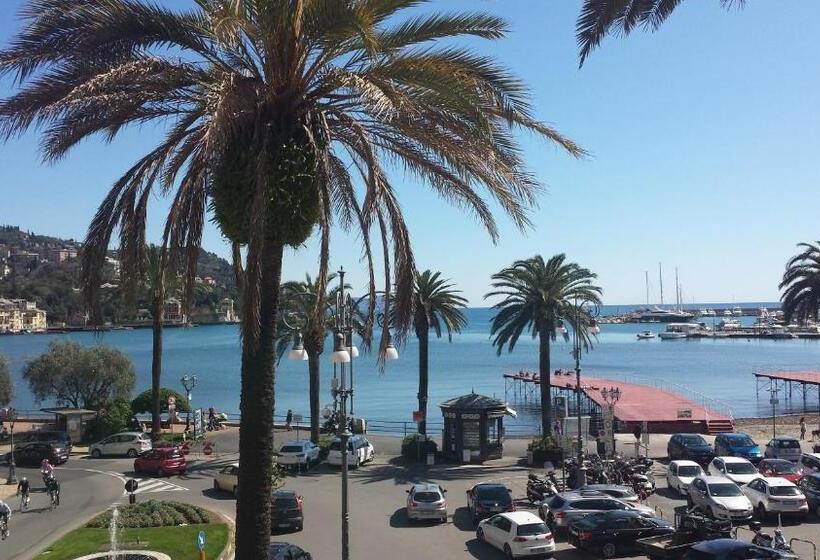 سوییت جونیور با چشم‌انداز دریا, Riviera