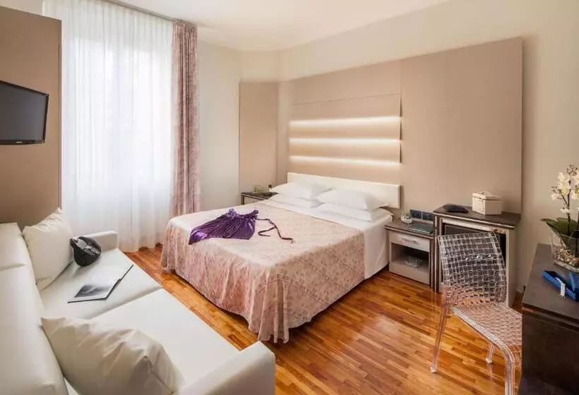 اتاق استاندارد سه نفره با چشم‌انداز کنار دریا, Riviera