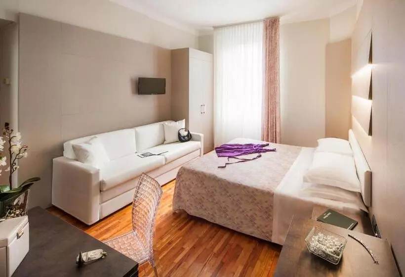 اتاق استاندارد سه نفره با چشم‌انداز کنار دریا, Riviera