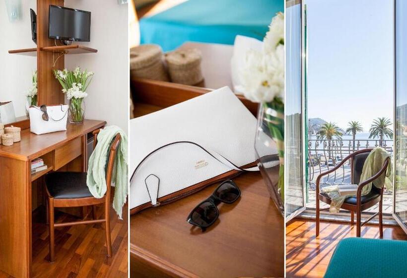 Triple Room Sea View, Riviera