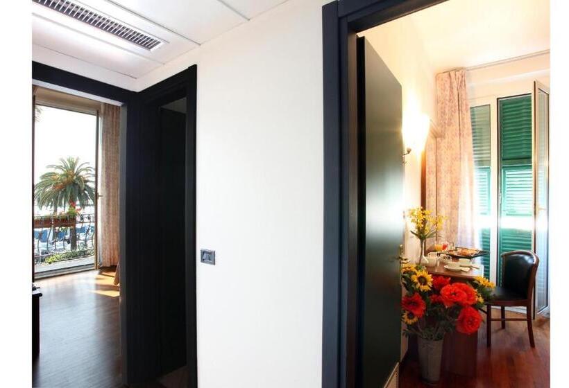 اتاق استاندارد چهار تخته با چشم‌انداز دریا, Riviera