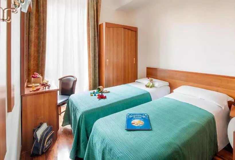 اتاق استاندارد چهار تخته با چشم‌انداز دریا, Riviera