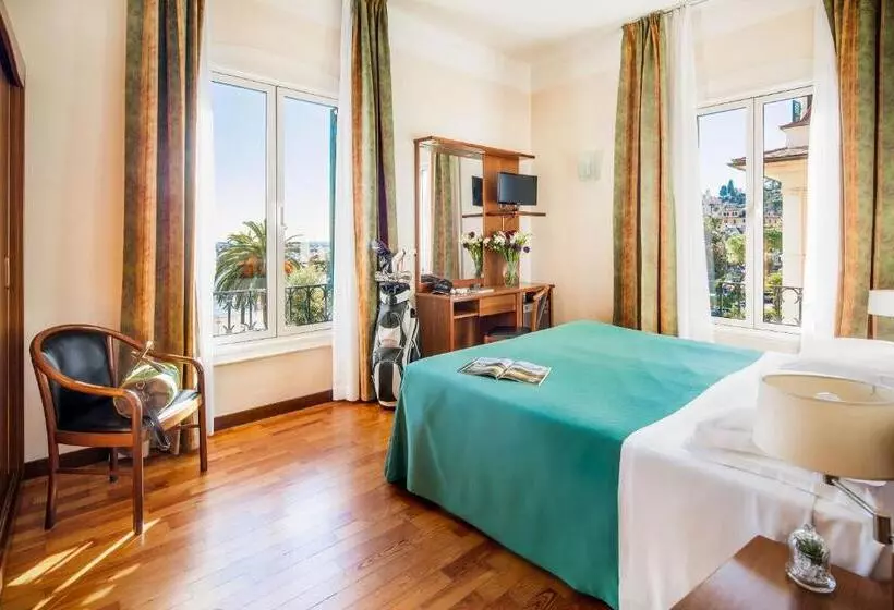 اتاق استاندارد چهار تخته با چشم‌انداز دریا, Riviera