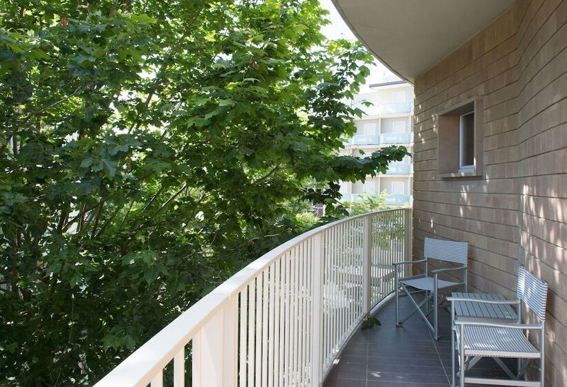 스탠다드 룸, Torremaura