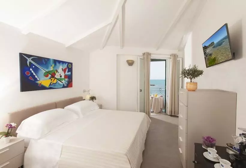 オーシャンビュージュニアスイート, Villa Domizia
