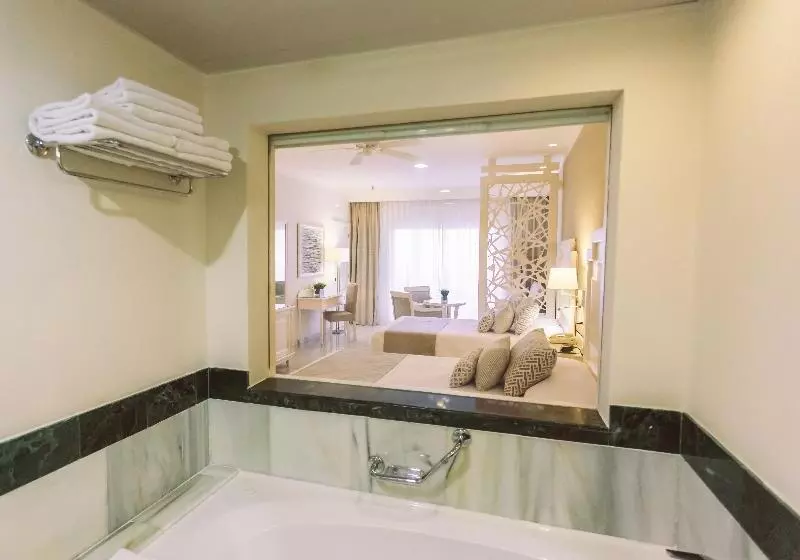 اتاق کلاس بیزنس, Vittoria