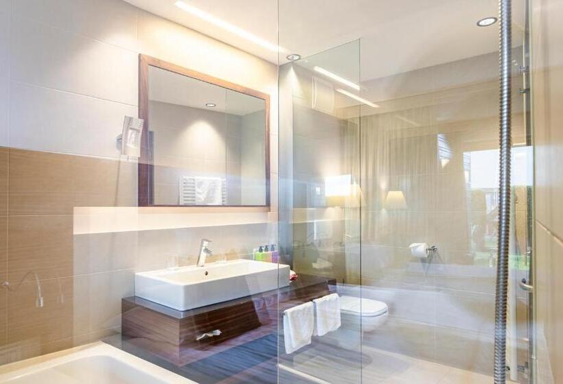 Номер Стандарт Вид на Сад, Gartner