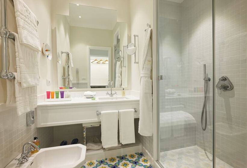 ガーデンビュースーペリアールーム, Grand Hotel Ambasciatori