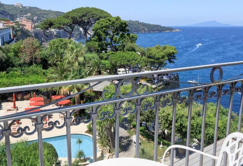 Quarto Deluxe com Sacada, Grand Hotel Ambasciatori