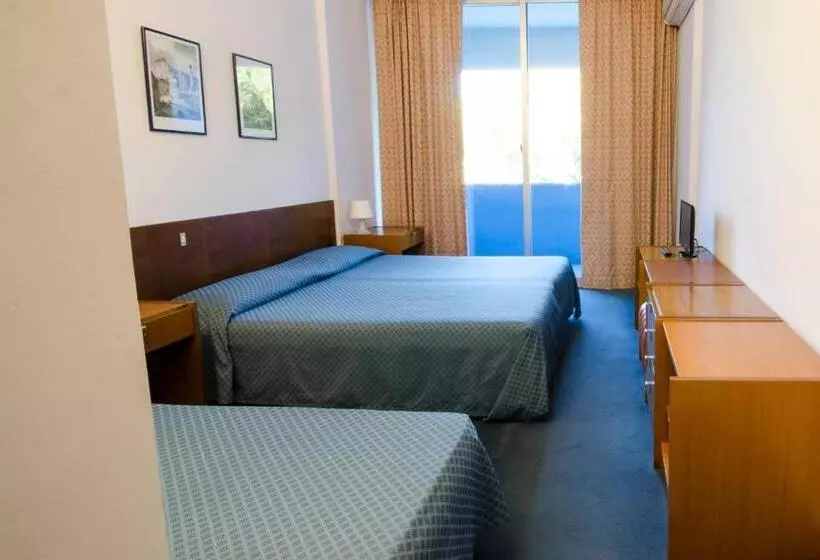 Economy Triple Room, Grand Hotel Helios