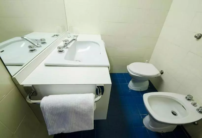 Economy Triple Room, Grand Hotel Helios