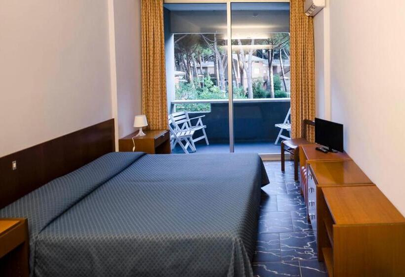 חדר אקונומי לשלושה, Grand Hotel Helios