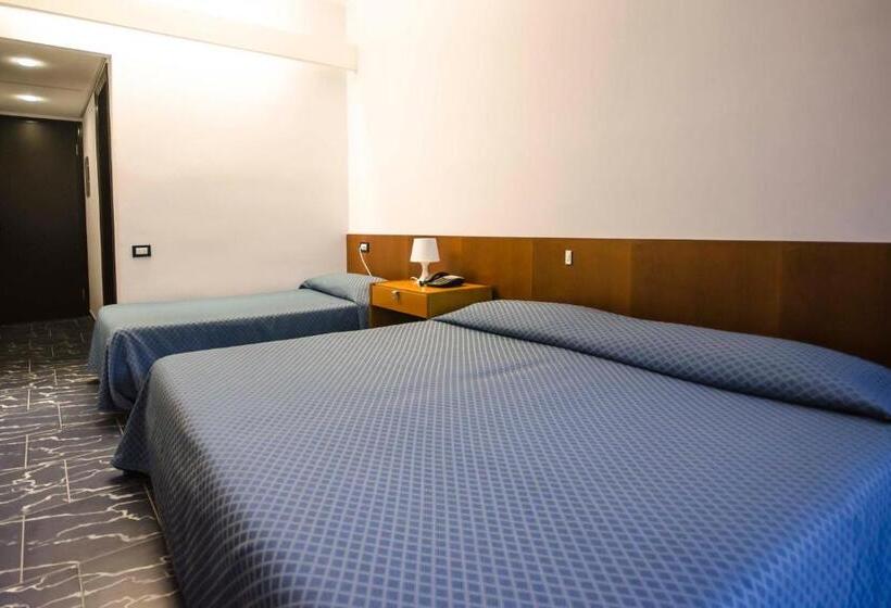 Трежместный Номер Economy, Grand Hotel Helios