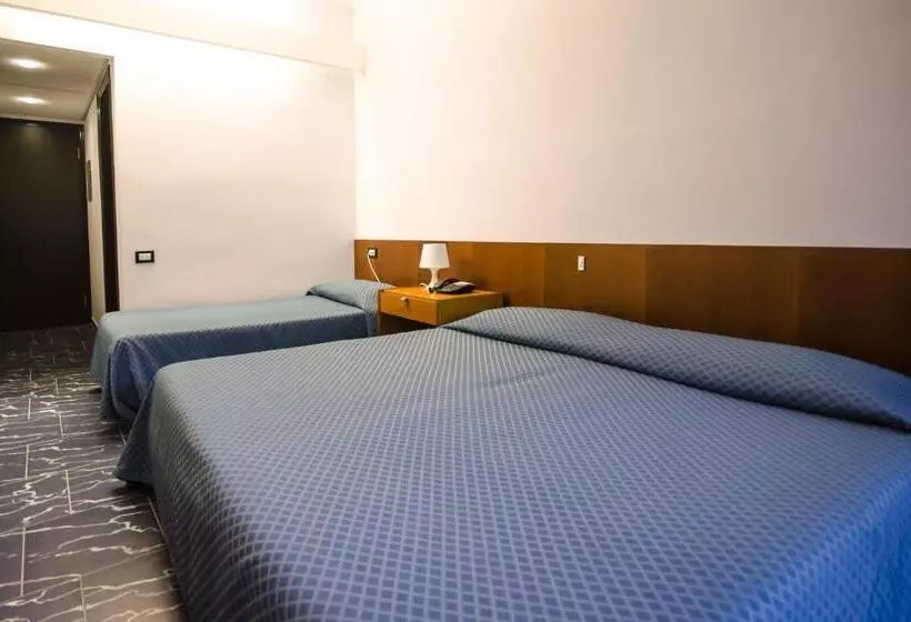 Economy Triple Room, Grand Hotel Helios