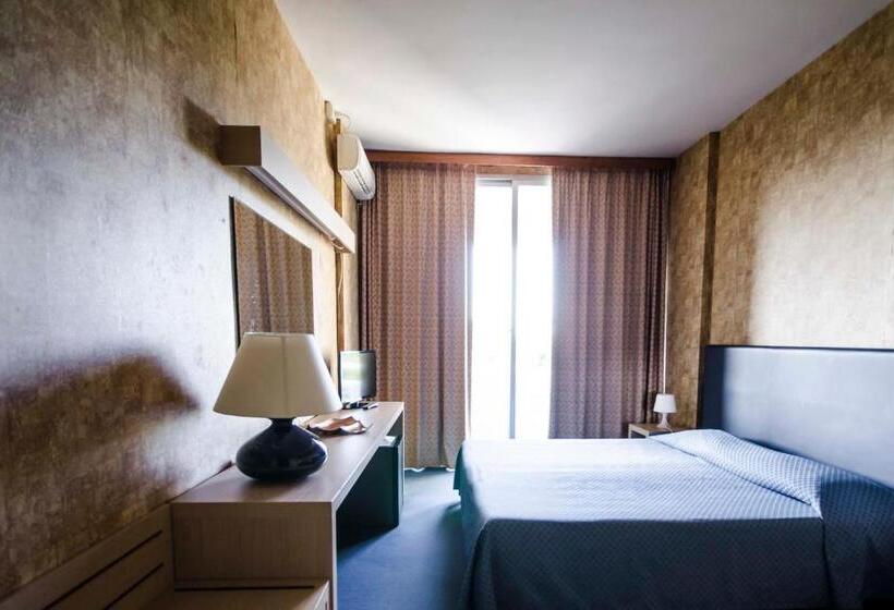 חדר סטנדרט לשלושה, Grand Hotel Helios